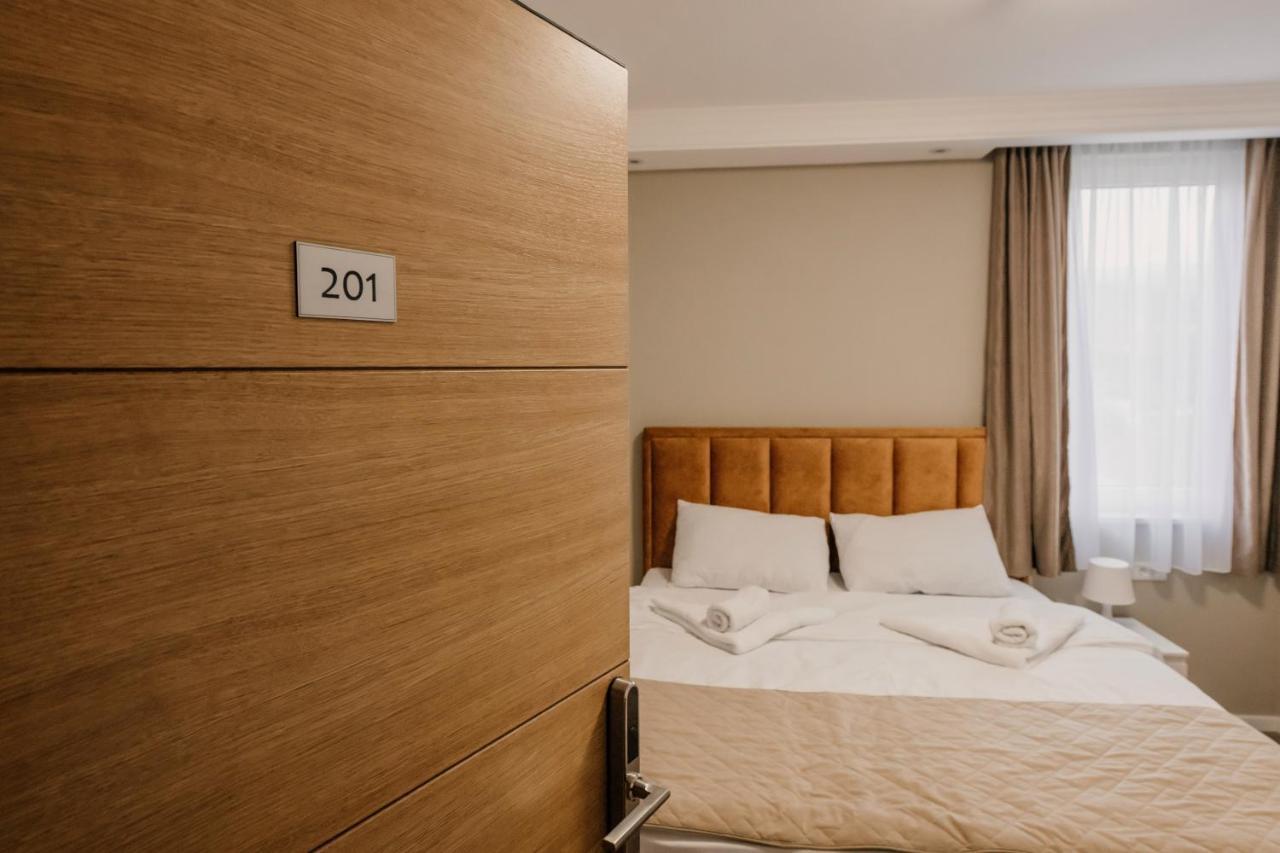 Hotel Beli Dvor Чачак Екстер'єр фото