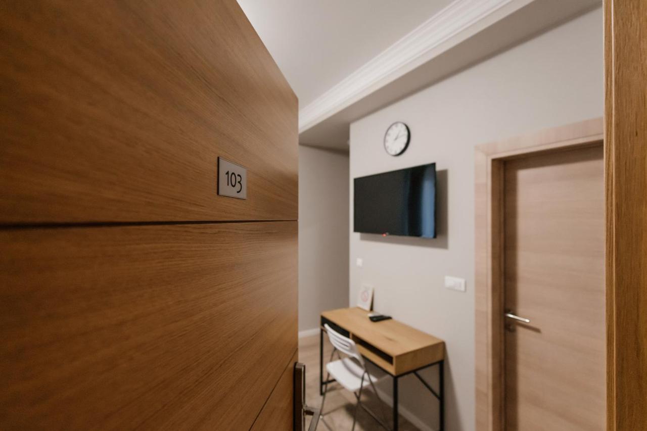Hotel Beli Dvor Чачак Екстер'єр фото