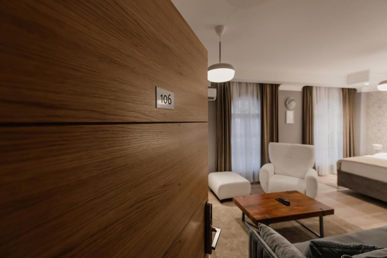 Hotel Beli Dvor Чачак Екстер'єр фото