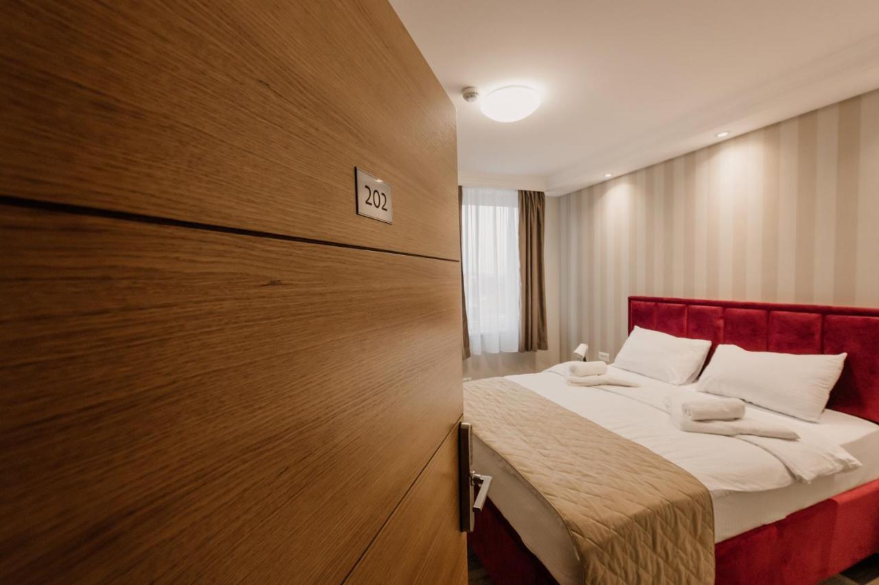 Hotel Beli Dvor Чачак Екстер'єр фото