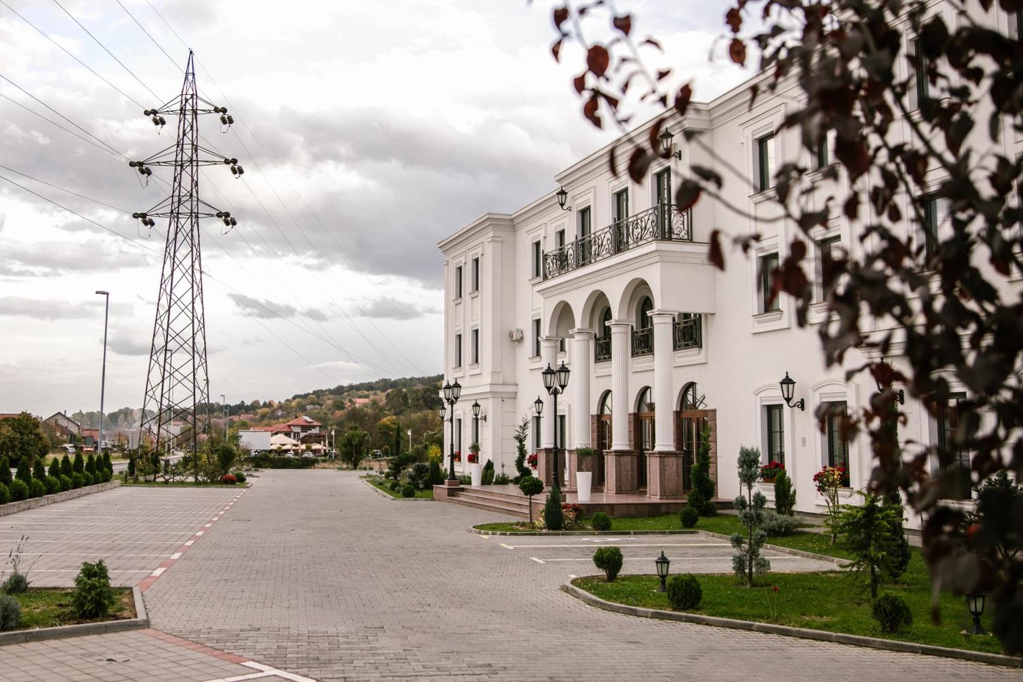 Hotel Beli Dvor Чачак Екстер'єр фото