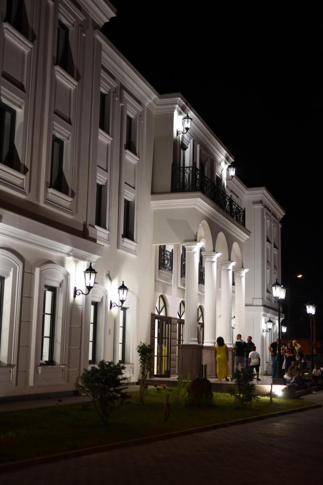 Hotel Beli Dvor Чачак Екстер'єр фото