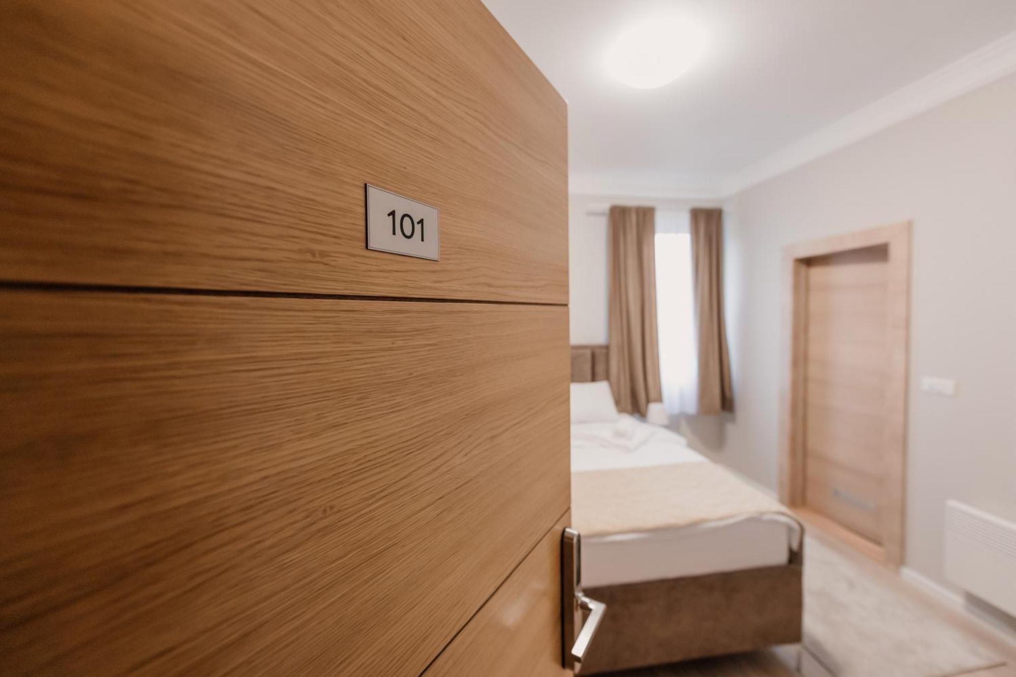 Hotel Beli Dvor Чачак Номер фото