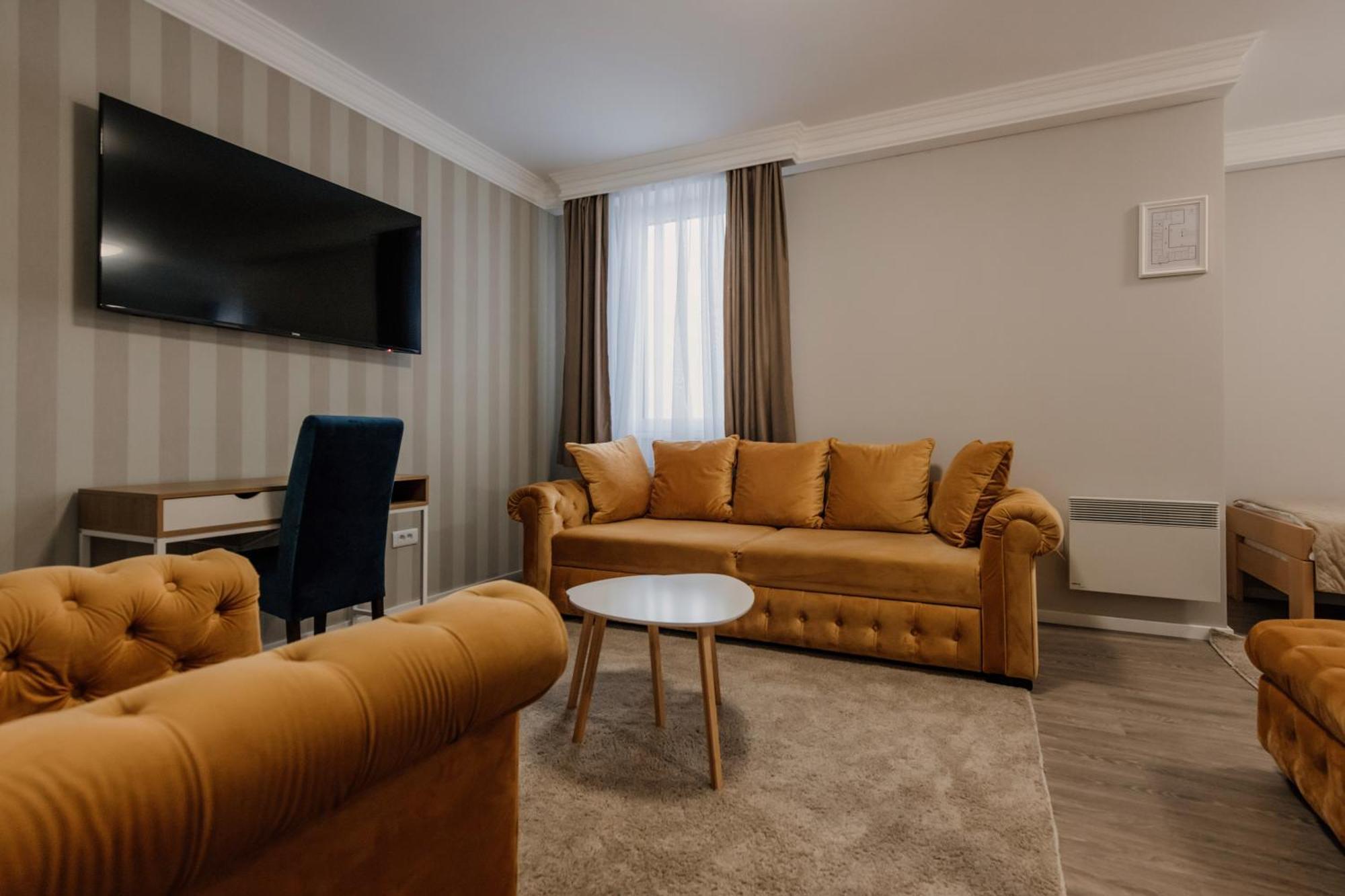 Hotel Beli Dvor Чачак Екстер'єр фото