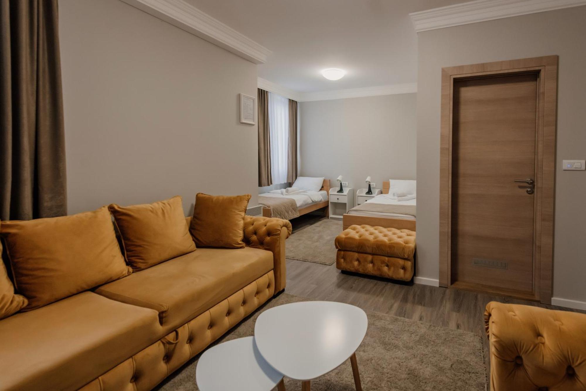 Hotel Beli Dvor Чачак Екстер'єр фото