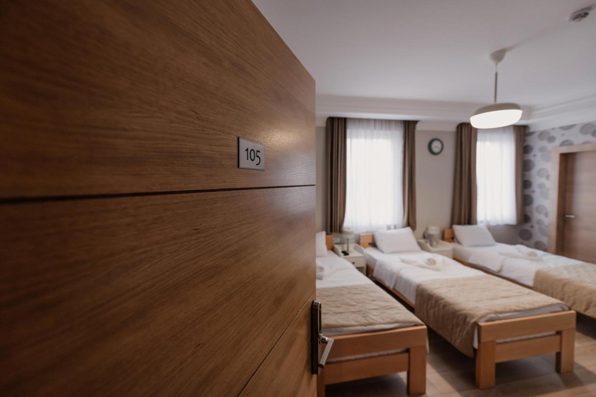 Hotel Beli Dvor Чачак Екстер'єр фото