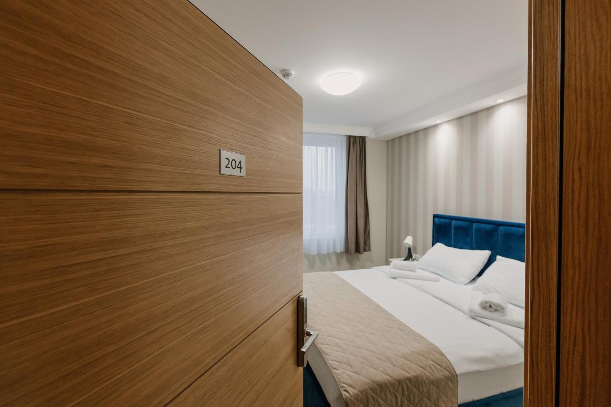 Hotel Beli Dvor Чачак Екстер'єр фото